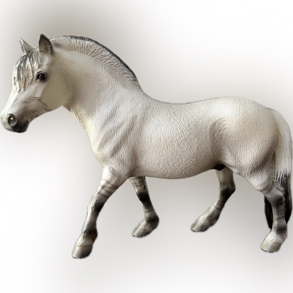 Share Breyer Tinsel 2023 Holiday Pony Snow Day #712518 Norwegian Fjord